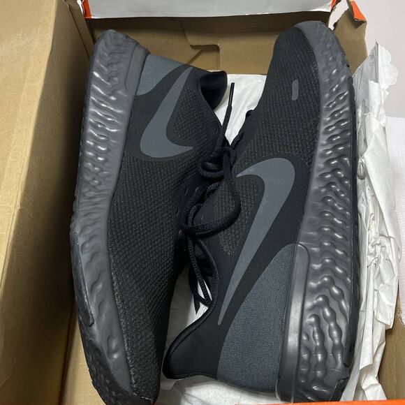 Nike Revolution 5 Triple Black Anthracite Sneakers Shoes Men's 15 BQ3204-001 NWB - Picture 1 of 8